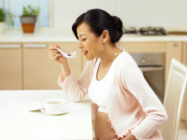 孕妇吃炒面皮是否会伤害腹中胎儿