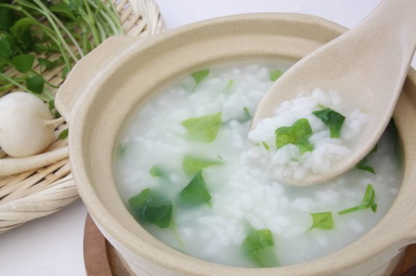 宝宝辅食吃米粉好还是米汤好