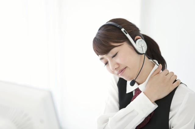 患肩周炎的女性.jpg