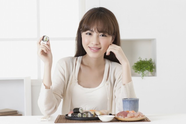 女生消除咬肌方法有哪些