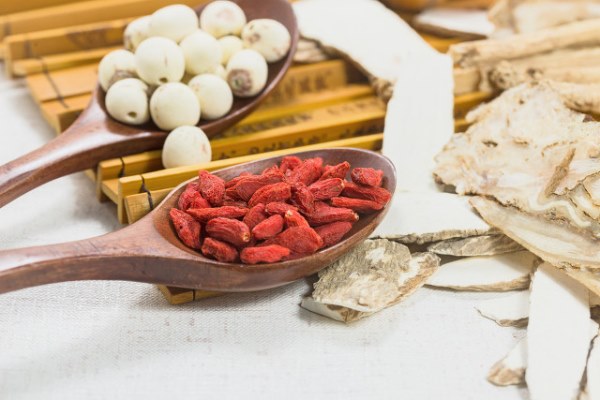 白芷可以用来辅助治疗鼻炎吗