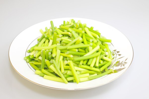 糖醋蒜苔的家常做法与注意事项