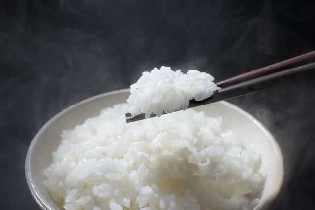 米饭蒸煮的过干或者过湿如何补救