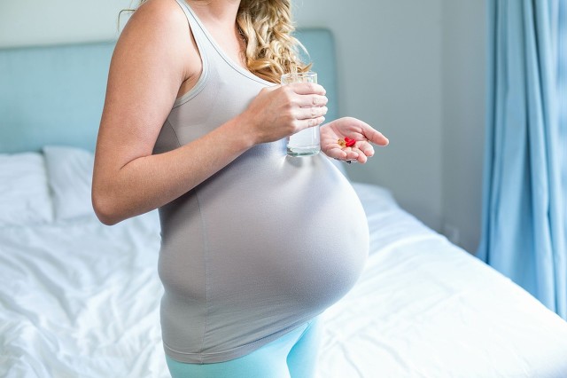 67岁孕妇自然受孕产女 高龄孕妇有哪些危险?