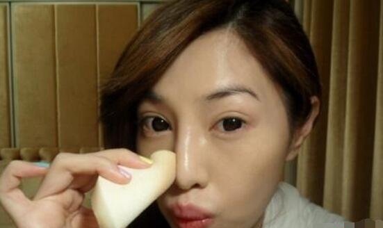 46岁南京不老仙妈宛如少女 与16岁儿子王纪庭拍照像情侣