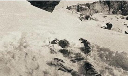 揭秘乌拉尔山永远的谜团 不明飞行物爆炸炸死9名登山学生