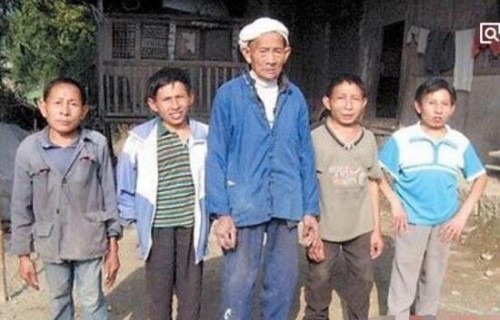江苏矮人家族百年诅咒之谜 4代9人身高不足1.4/遗传疾病