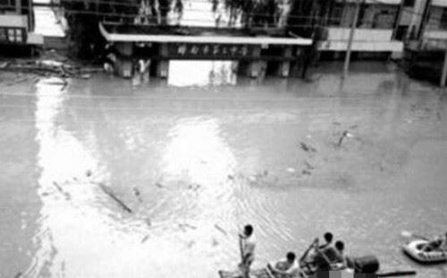 1998年大洪水出现龙尸是真的吗?98年洪水冲出龙尸图片