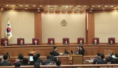 江歌母亲法庭上痛哭昏倒 我要我的女儿用你的命来赔