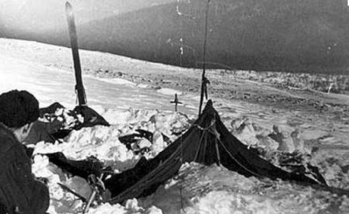 揭秘乌拉尔山永远的谜团 不明飞行物爆炸炸死9名登山学生