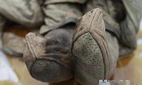 千年古墓竟挖出女活人视频 古尸凌惠平鲜如活人还会呻吟