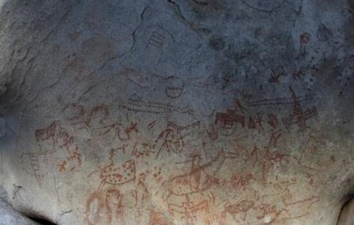 新疆奇特岩画之谜 万年前岩画惊现不明飞行物外星飞碟