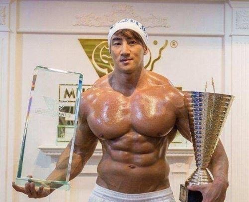 韩国健美先生黄哲勋 肌肉怪兽与小鲜肉的结合体