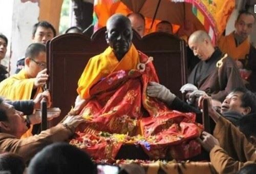 禅宗六祖慧能大师肉身千年不腐之谜 刻意塑造而成假的