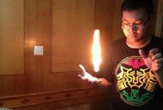 揭秘马里兰控火术之谜 脚踩炙热金属吞火球奇异超能力