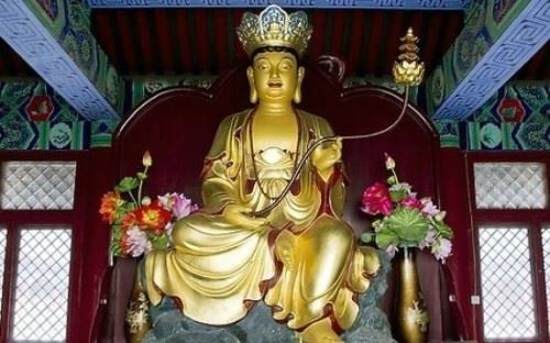 云南诡异佛像之谜 4.6级地震寺庙倒塌佛像屹立不倒无解