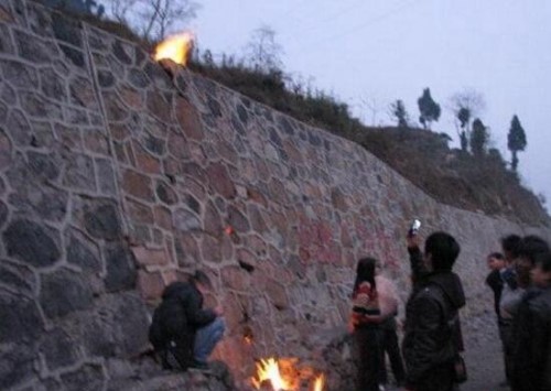 贵州神秘地下火之谜 森林地下火燃烧近十年至今无解