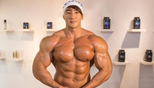 韩国健美先生黄哲勋 肌肉怪兽与小鲜肉的结合体