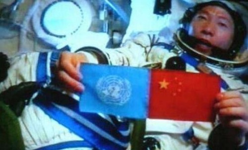 有人说回来的人不是杨利伟 真正的杨利伟死了没有谣言