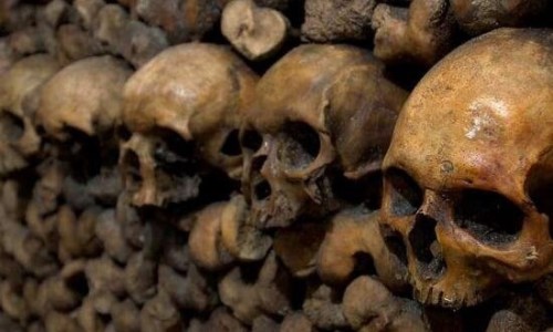 揭秘法国巴黎的地下墓室 埋葬700万人的骷髅墓视频/图