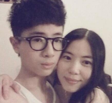 46岁南京不老仙妈宛如少女 与16岁儿子王纪庭拍照像情侣