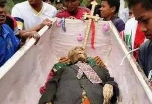 揭秘印度神秘的黑魔法 让死尸自己走到坟墓超恐怖赶尸
