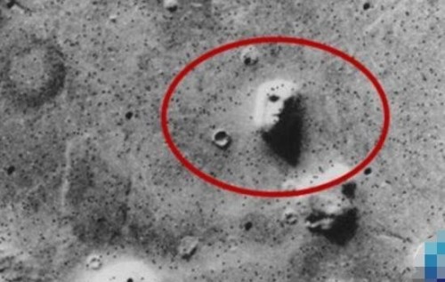 火星人头骨之谜 火星惊现外星人头骨谣言/拍摄角度造成