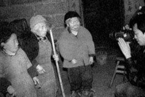 江苏矮人家族百年诅咒之谜 4代9人身高不足1.4/遗传疾病