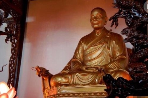 禅宗六祖慧能大师肉身千年不腐之谜 刻意塑造而成假的