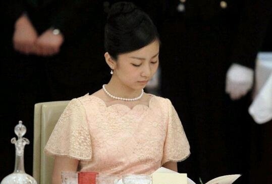 美丽的日本佳子公主 着装暴露的皇室第一美女