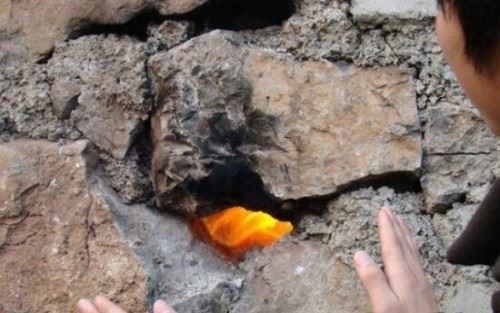 贵州神秘地下火之谜 森林地下火燃烧近十年至今无解