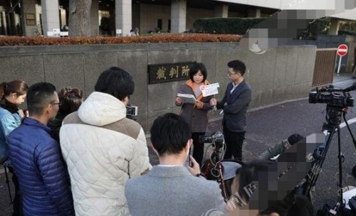 陈世峰下跪向江母磕头 检方称顶多被判20年不会是死刑
