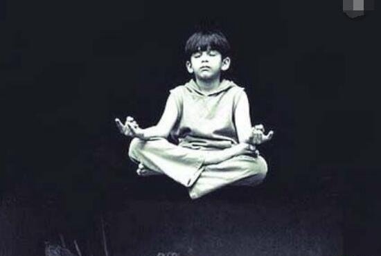 揭秘人体悬浮术之谜 不借助外力悬空身体罕见超能力