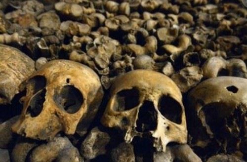 揭秘法国巴黎的地下墓室 埋葬700万人的骷髅墓视频/图