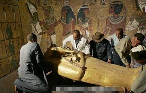 埃及古代法老王雌雄同体之谜 基因突变乳房突出患疾病