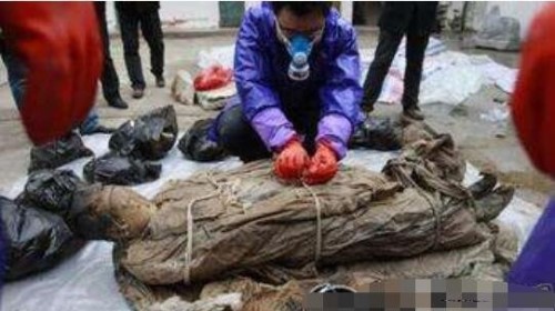 千年古墓挖出会说话女尸 会说话还产下7公斤活婴荒唐