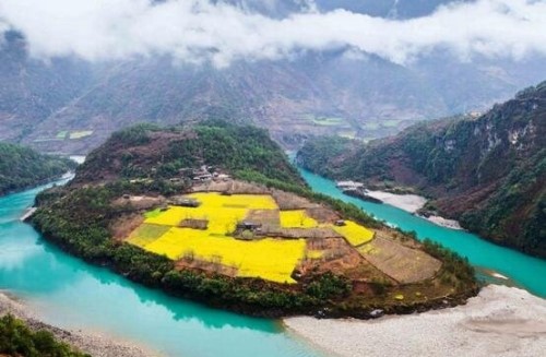 揭秘云南迷人湖之谜 呼风唤雨实则声波震动导致