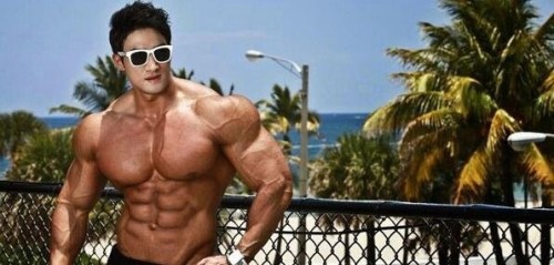 韩国健美先生黄哲勋 肌肉怪兽与小鲜肉的结合体