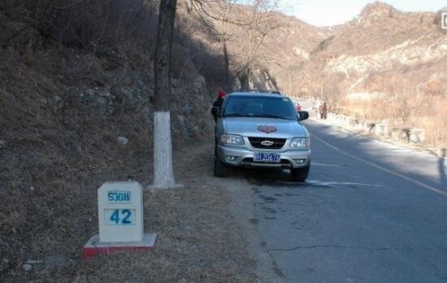揭秘北京怪坡谜团 车辆无人驾驶自行爬坡视觉差造成