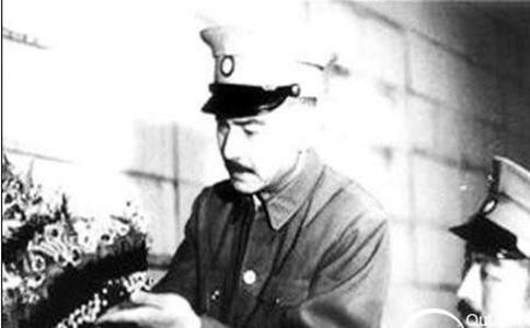 乾隆皇帝为什么死后被扔在臭水沟中? 乾隆皇帝为什么死后被扔在臭水沟中?