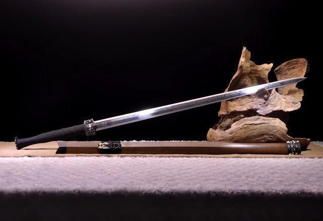古代打仗第一排的士兵和其他士兵有什么不同呀? 古代打仗第一排的士兵和其他士兵有什么不同呀?
