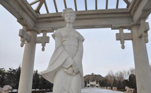 古代王昭君的墓在哪里?王昭君的墓叫什么? 古代王昭君的墓在哪里?王昭君的墓叫什么?