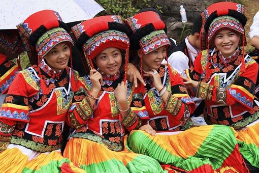 彝族的“鬼节”为何又被称之为“摸胸节”?最让男人心动的节日