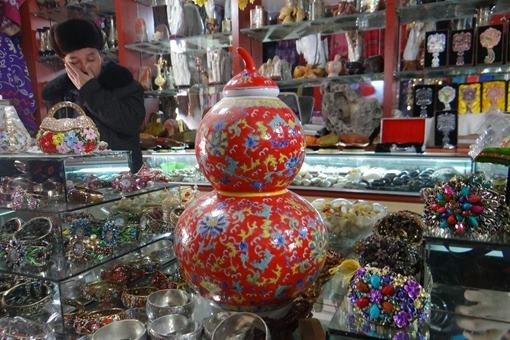 维吾尔族的传统手工艺品有哪些?有着什么特色? 维吾尔族的传统手工艺品有哪些?有着什么特色?