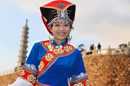 彝族的“鬼节”为何又被称之为“摸胸节”?最让男人心动的节日