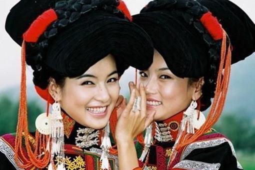 彝族的“鬼节”为何又被称之为“摸胸节”?最让男人心动的节日