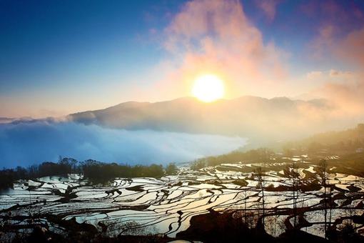 彝族的“鬼节”为何又被称之为“摸胸节”?最让男人心动的节日