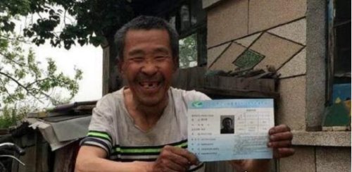 最牛高考钉子户 72岁老人19次高考(成绩最好一次考了303分)