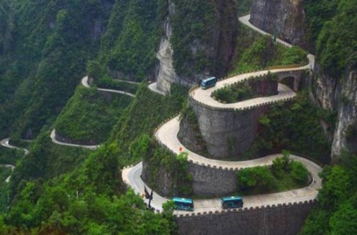 世界上最吓人的公路天门山盘山公路 180度急转弯此消彼长(通天大道)