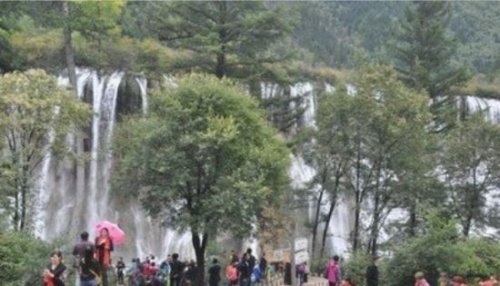 中国最宽的瀑布 九寨沟诺日朗瀑布(震后两年再开放比震前更壮观)